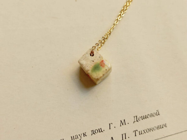 colour-sotted diffuser cube necklace