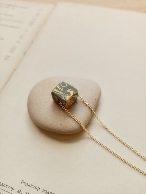 twisted-colored-body diffuser stone necklace