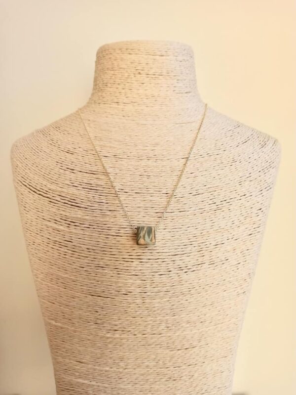 twisted-colored-body diffuser stone necklace