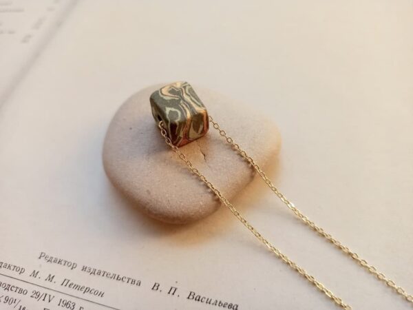 twisted-colored-body diffuser stone necklace