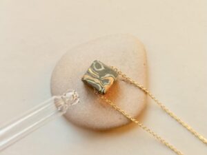 twisted-colored-body diffuser stone necklace