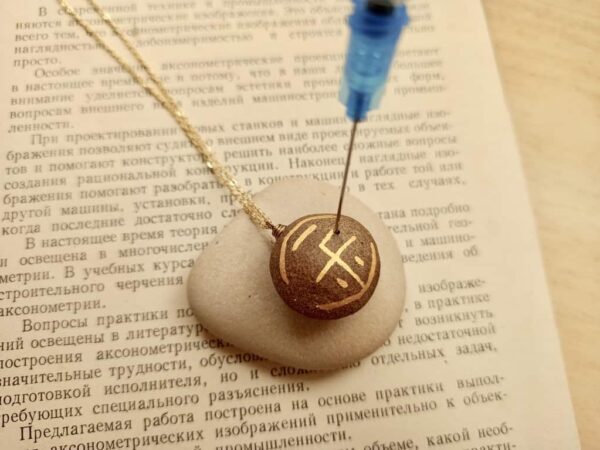 chinese-character-gold-with-circle-shape-ceramic-diffuser-necklace/