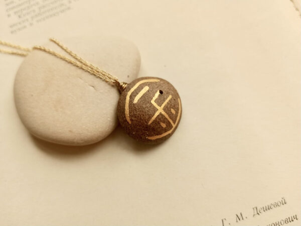chinese-character-gold-with-circle-shape-ceramic-diffuser-necklace/
