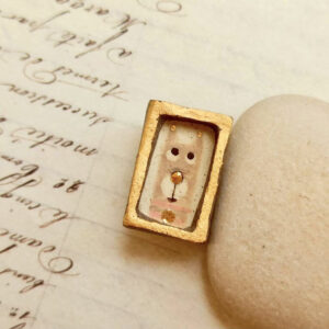 Framed Gray Dog Ceramic Aroma Pin