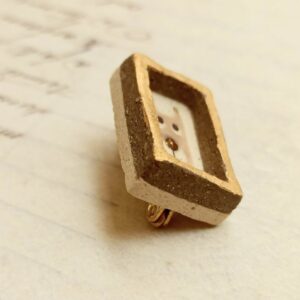 Framed Gray Dog Ceramic Aroma Pin