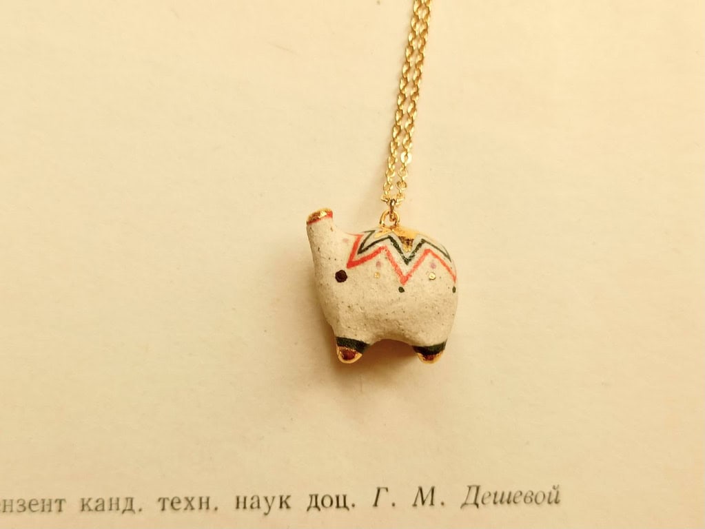 colour dotted elephant ceramic diffuser necklace-1